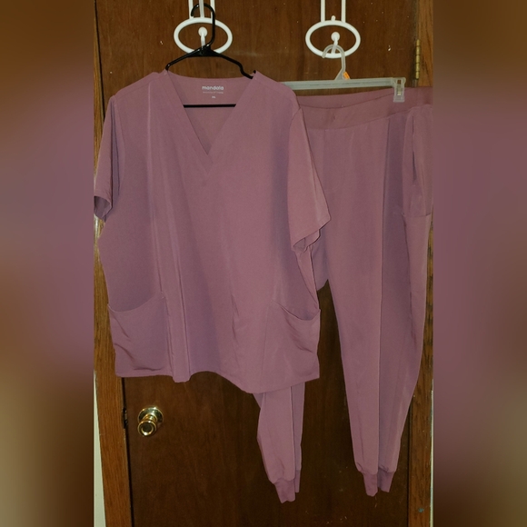 Mandala Mauve Scrub Set Sz 3xl Top Joggers Pants - Picture 1 of 4